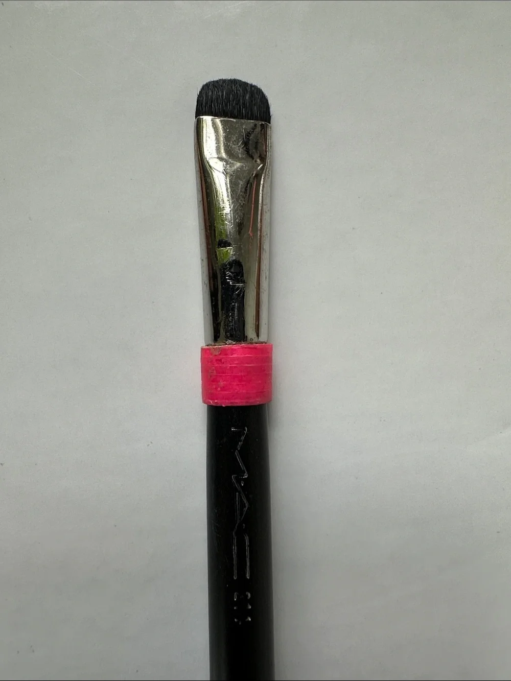 MAC Cosmetics Black Handle Angled Eye Brush with Pink Accent Collar